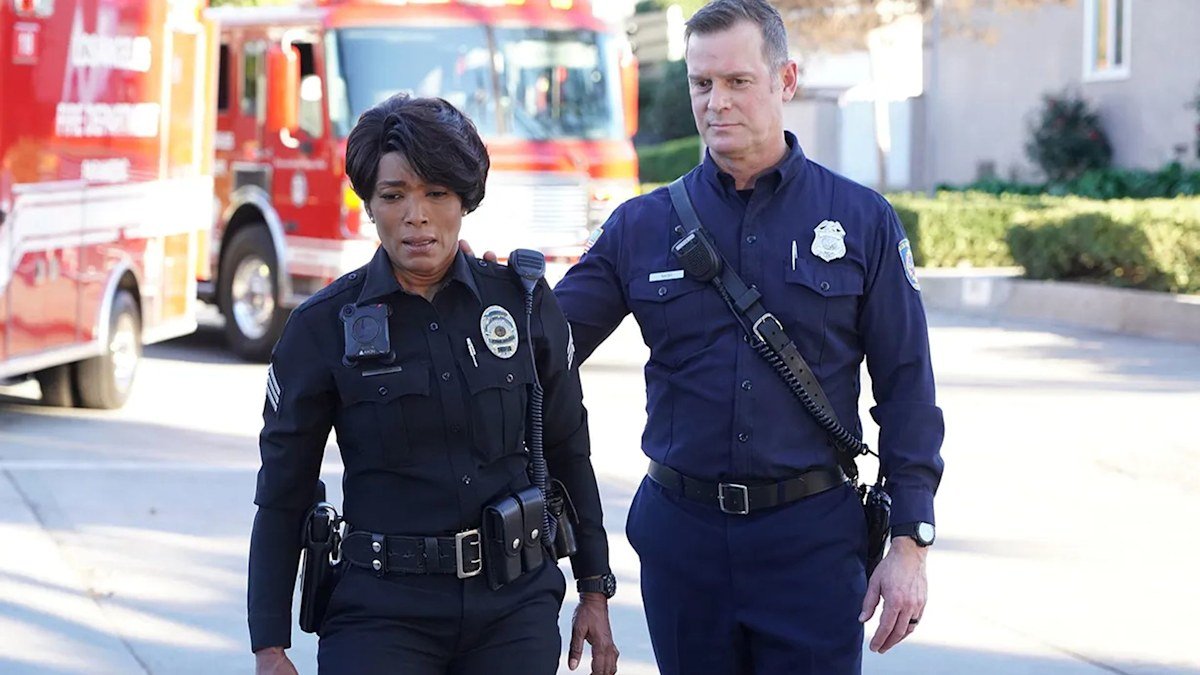 9-1-1 season 7 terrifying first look hints at main drama for Bobby and Athena