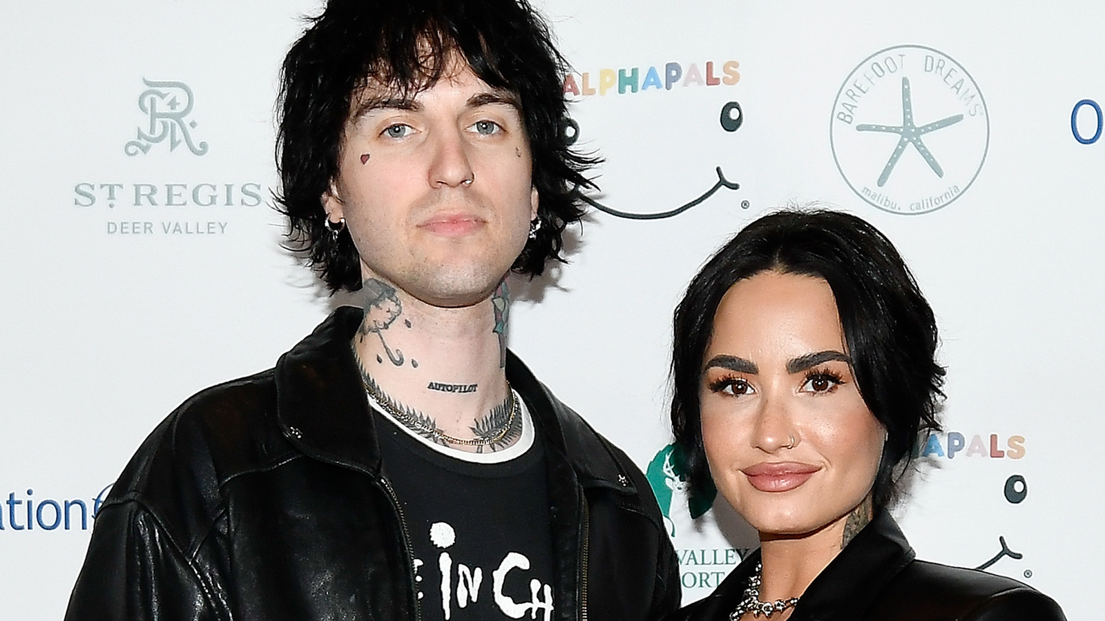 Demi Lovato and Jordan ‘Jutes’ Lutes Get Engaged – Test Out the Beautiful Ring